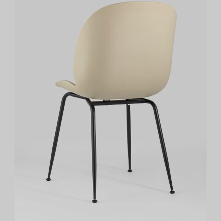 Стул пластиковый Stool Group Beetle бежевый ножки металл черный 