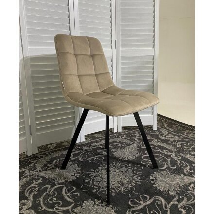 Стул CHILLI SQUARE BLUVEL-40 бежевый, велюр / черный каркас М-City 